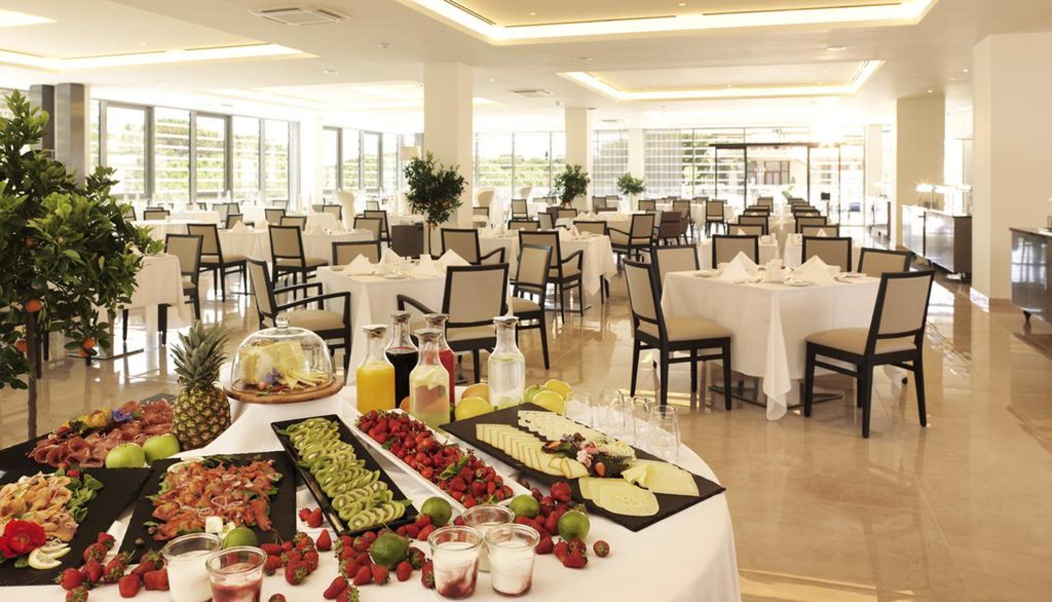 Hotel Slovenija - Terme & Wellness Lifeclass Πορτορόζ Εξωτερικό φωτογραφία A buffet at a hotel