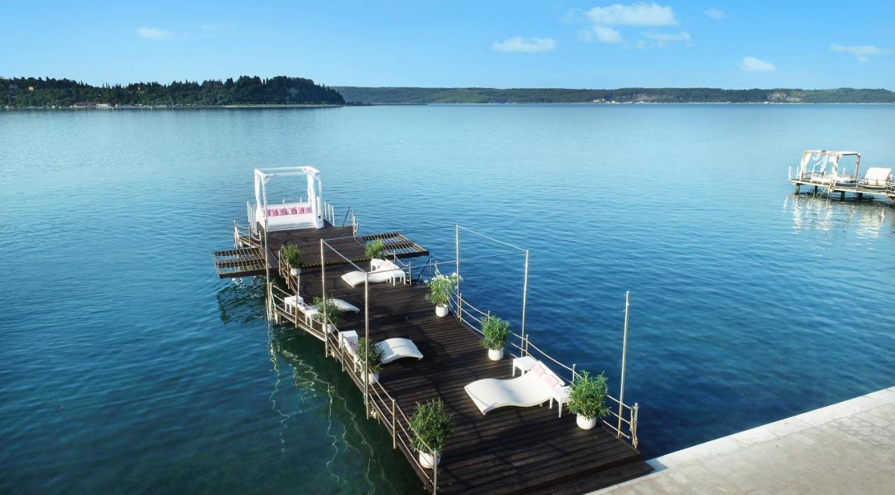 Hotel Slovenija - Terme & Wellness Lifeclass Πορτορόζ Εξωτερικό φωτογραφία The floating bar on the lake