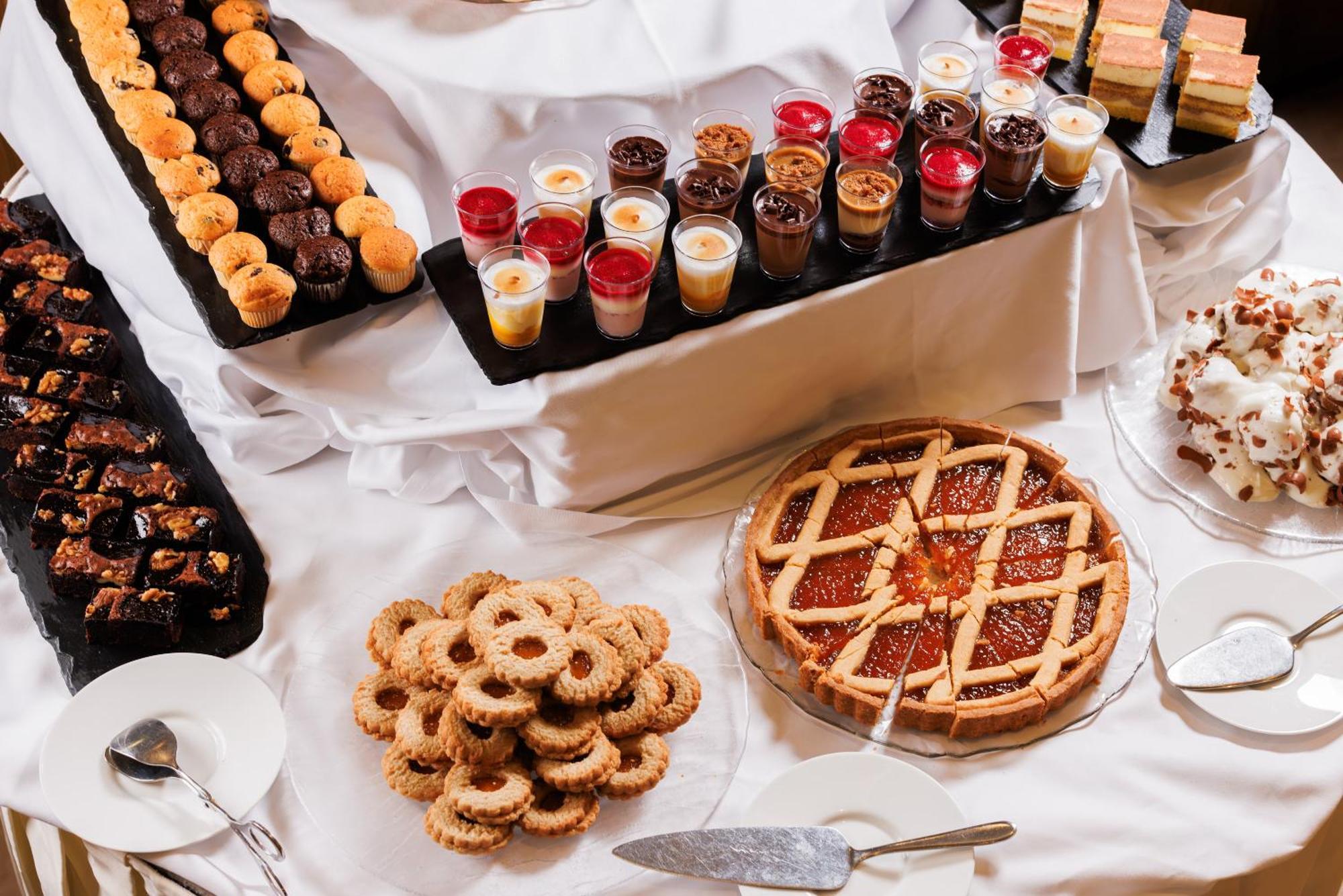Hotel Slovenija - Terme & Wellness Lifeclass Πορτορόζ Εξωτερικό φωτογραφία A dessert buffet